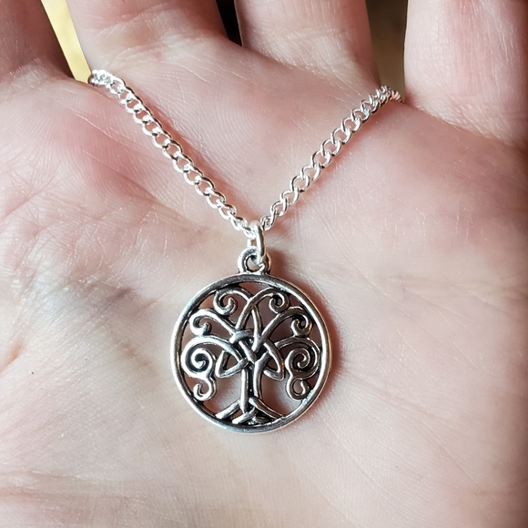 NWOT Silver Celtic Tree of Life Circle Necklace - Picture 2 of 8